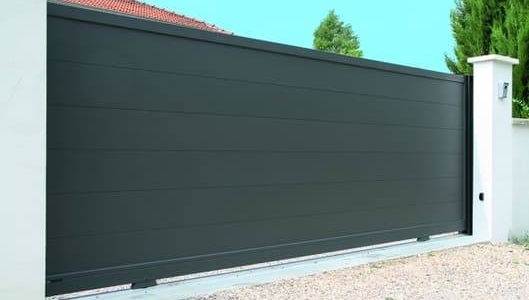 Portail coulissant lames larges horizontales Cormontreuil